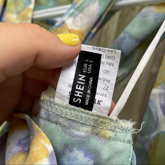 SHEIN Floral Halter Top - Picture 5 of 6